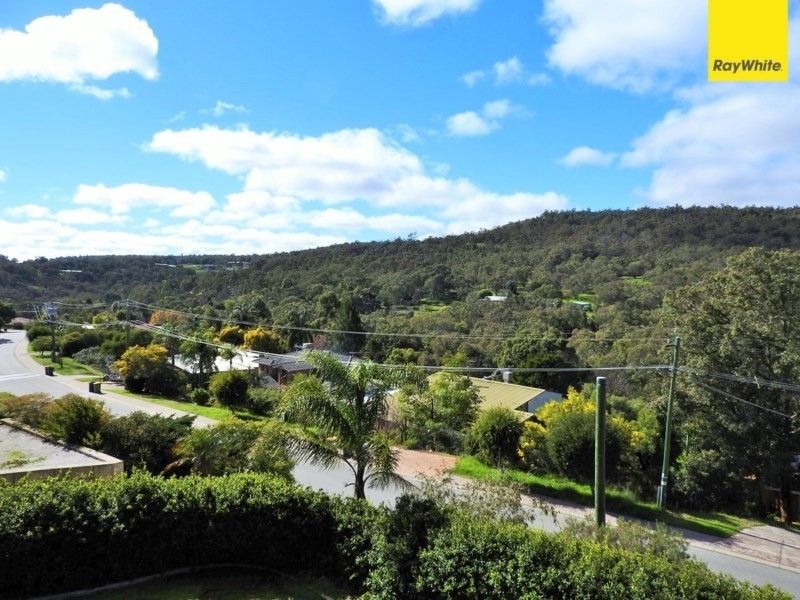 67 Amethyst Crescent, Mount Richon WA 6112