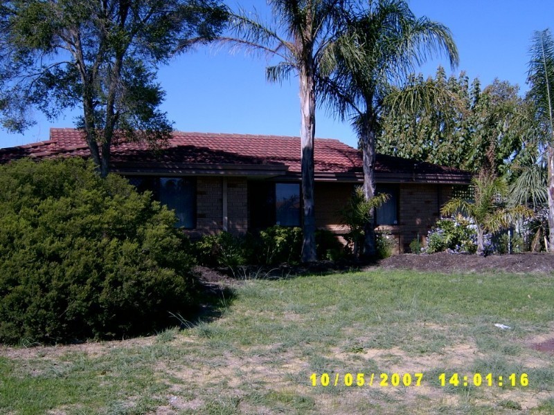 18 Gascoyne Drive, Gosnells WA 6110