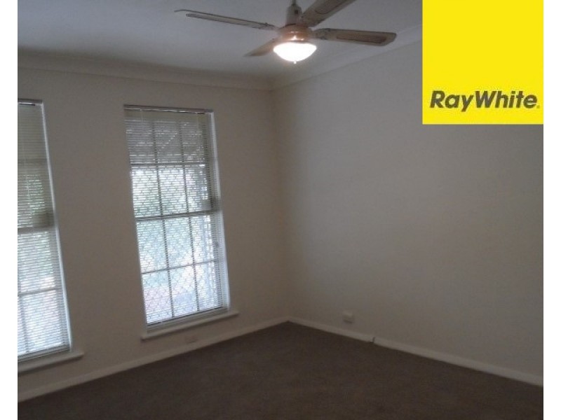 10 Harlow Street, Camillo WA 6111