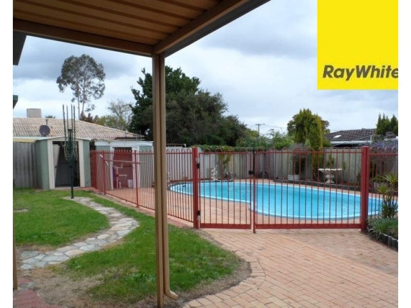 10 Harlow Street, Camillo WA 6111