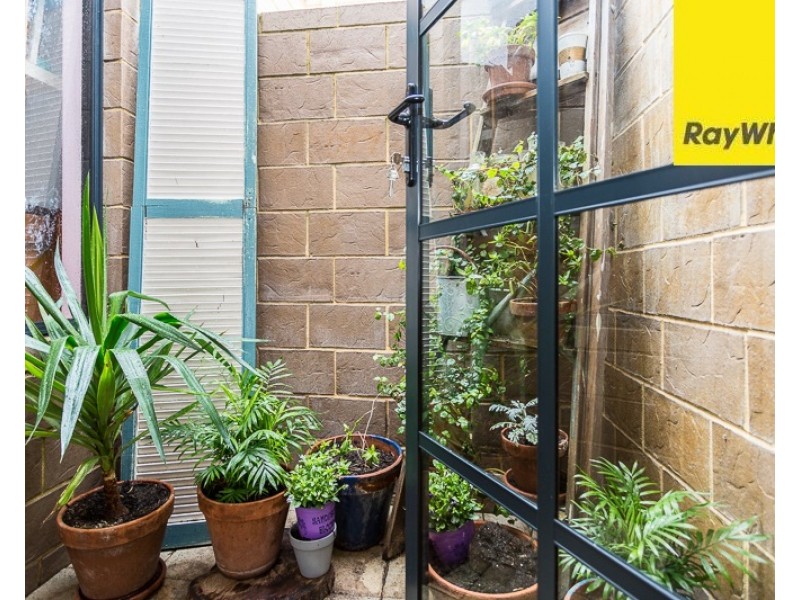 4B Locksley Avenue, Armadale WA 6112