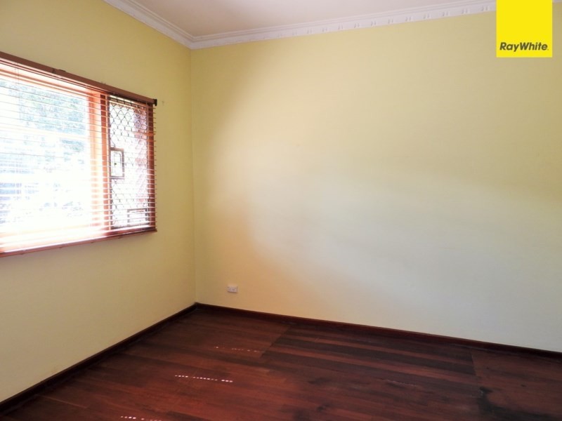 18 Seventh Road, Armadale WA 6112