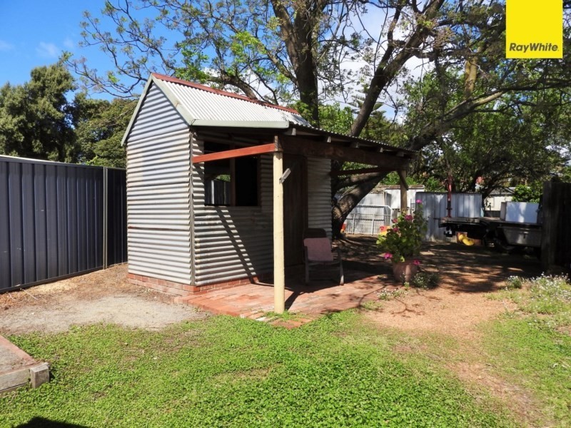 18 Seventh Road, Armadale WA 6112