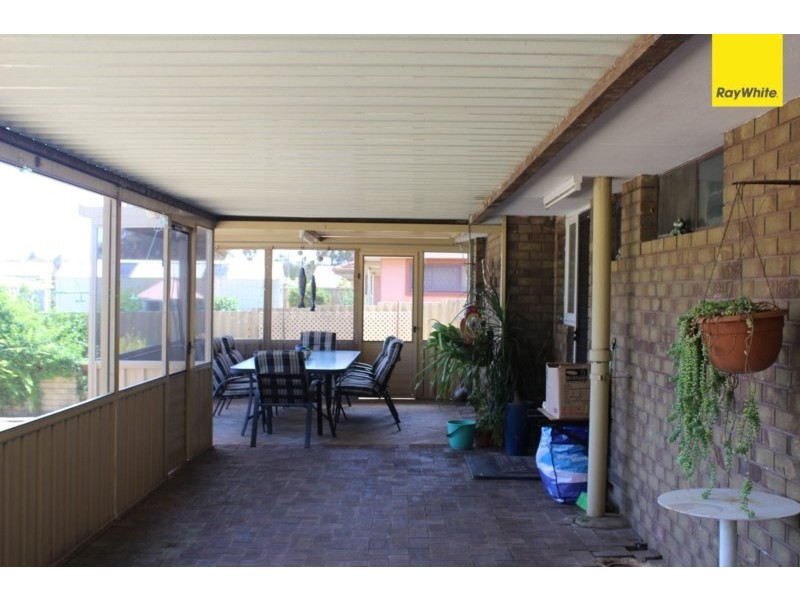 33 Parkfield Road, Kelmscott WA 6111