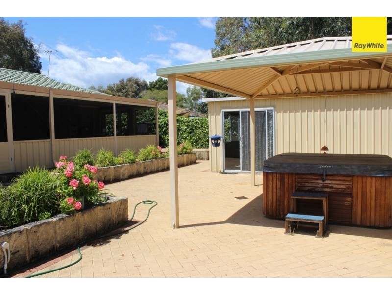 33 Parkfield Road, Kelmscott WA 6111