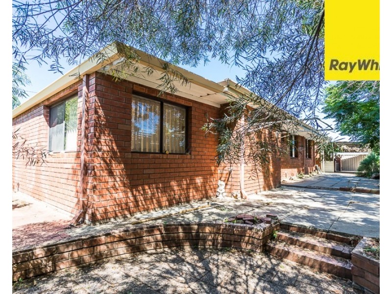 2 Junee Place, Armadale WA 6112