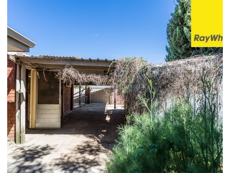 2 Junee Place, Armadale WA 6112