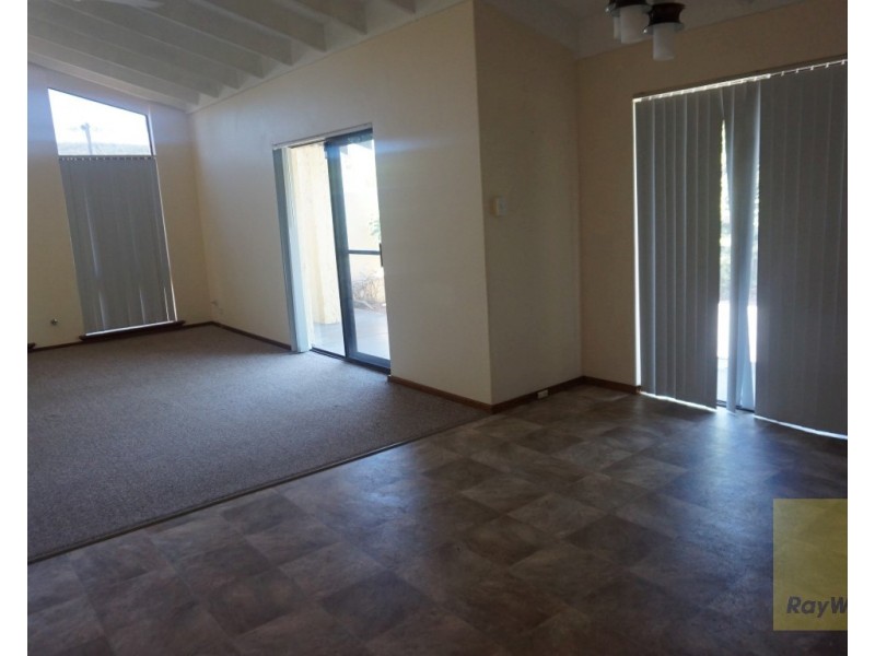 4 Erica Street, Kelmscott WA 6111