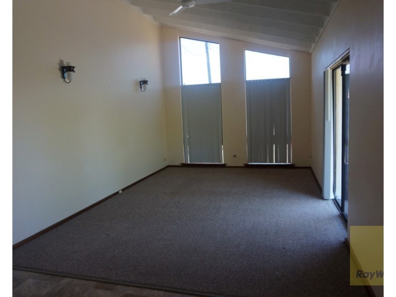 4 Erica Street, Kelmscott WA 6111