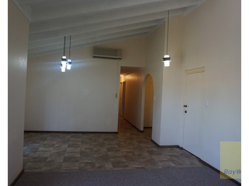 4 Erica Street, Kelmscott WA 6111