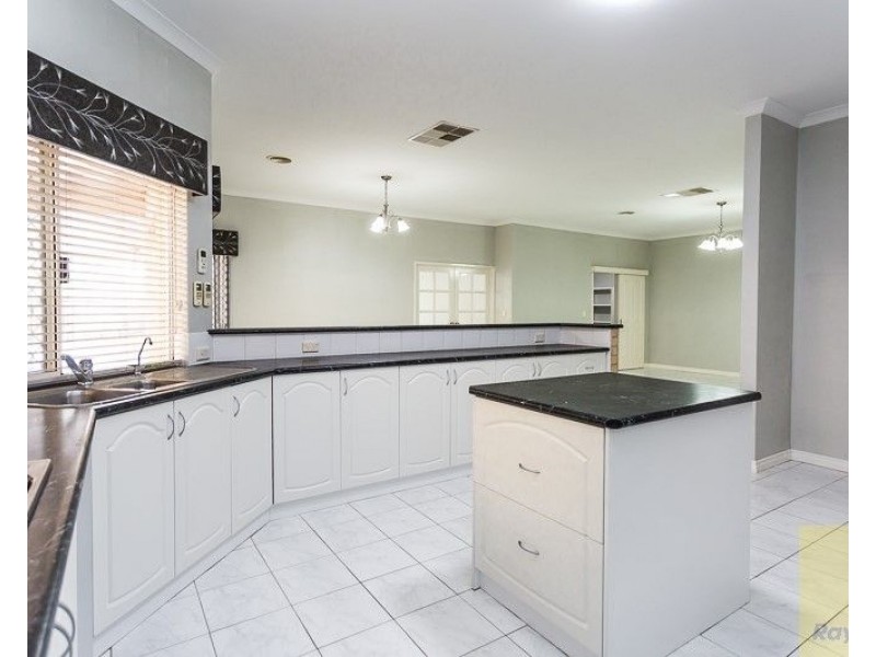 11 Casa Place, Southern River WA 6110