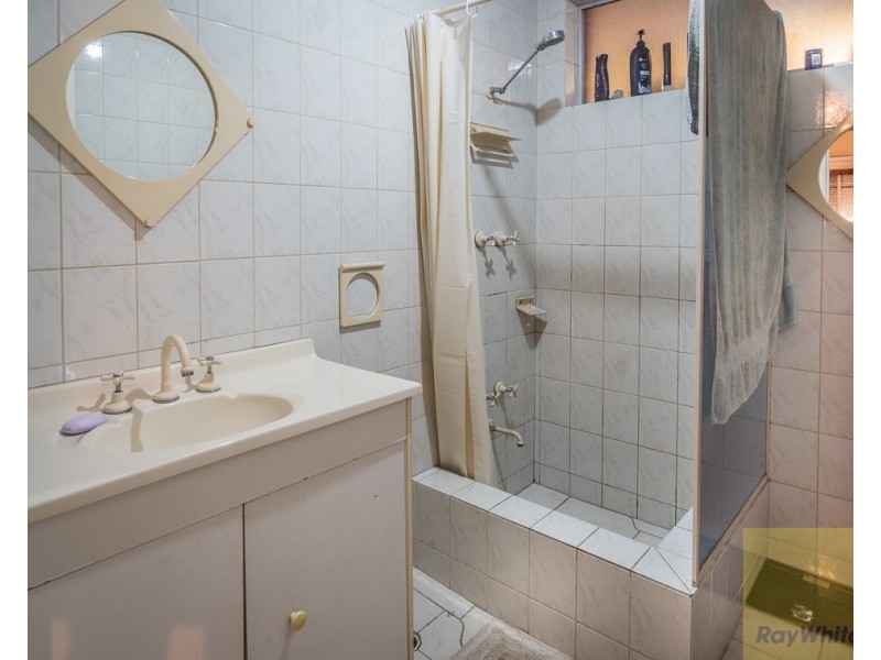 3 Silver Mallee Close, Camillo WA 6111