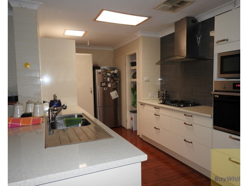 32 Ravenscroft Way, Kelmscott WA 6111