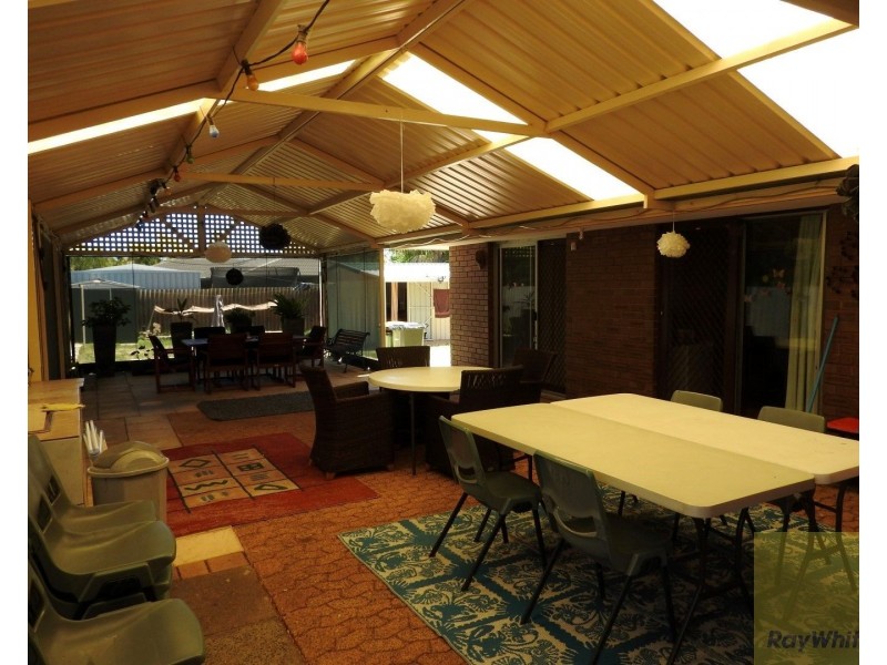 32 Ravenscroft Way, Kelmscott WA 6111