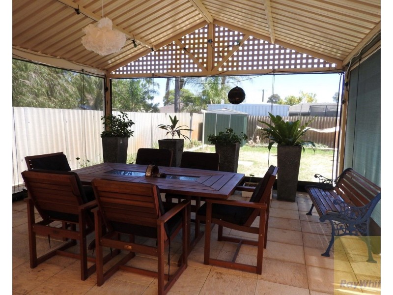 32 Ravenscroft Way, Kelmscott WA 6111