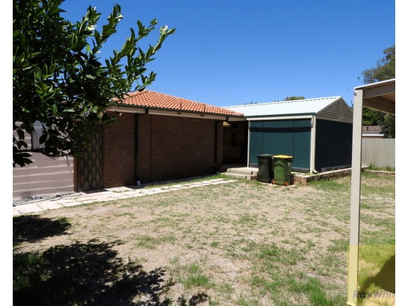 32 Ravenscroft Way, Kelmscott WA 6111