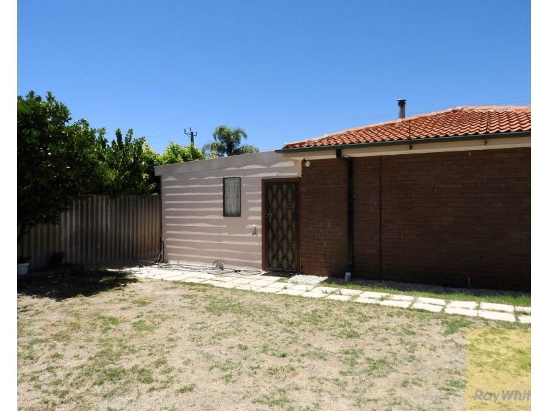 32 Ravenscroft Way, Kelmscott WA 6111