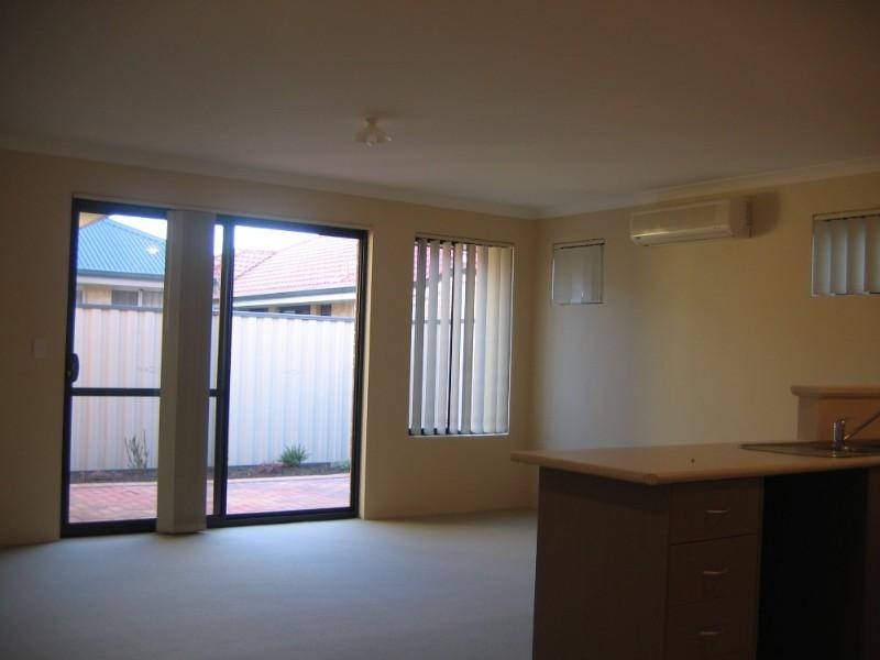 22/91 Lowanna Way, Armadale WA 6112