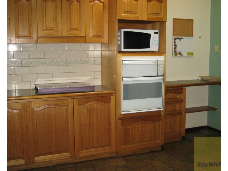 10 Junee Place, Armadale WA 6112