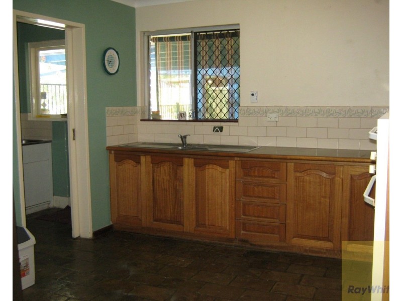 10 Junee Place, Armadale WA 6112