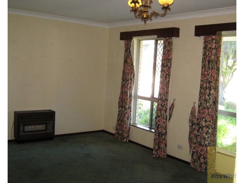 10 Junee Place, Armadale WA 6112