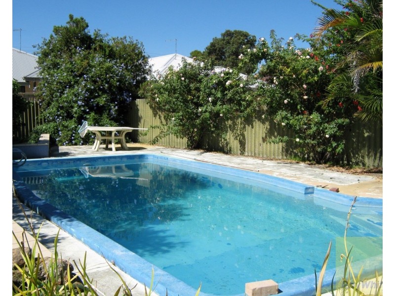 10 Junee Place, Armadale WA 6112