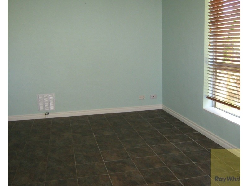 10 Junee Place, Armadale WA 6112