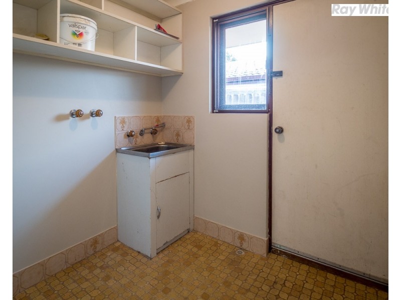 12 Silver Mallee Close, Camillo WA 6111