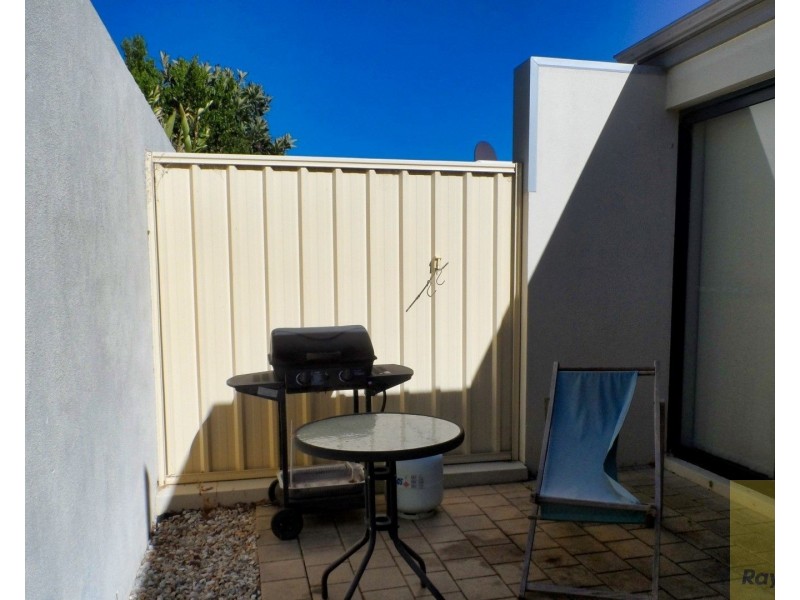 10/11 Serls Street, Armadale WA 6112