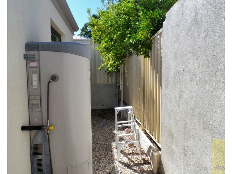 10/11 Serls Street, Armadale WA 6112