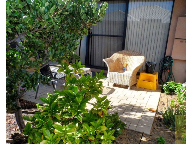 10/11 Serls Street, Armadale WA 6112