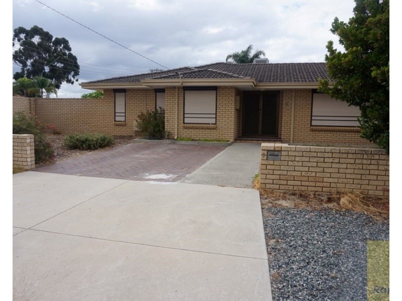 9 Seville Drive, Seville Grove WA 6112