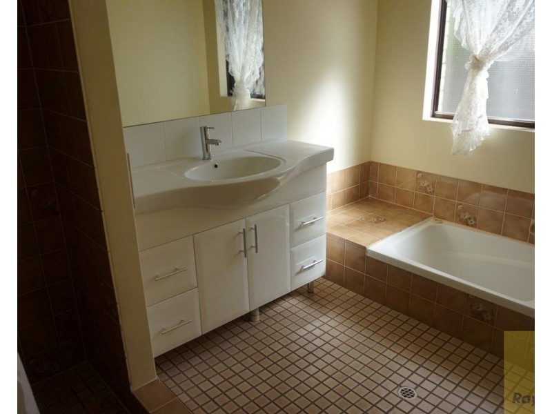 9 Seville Drive, Seville Grove WA 6112