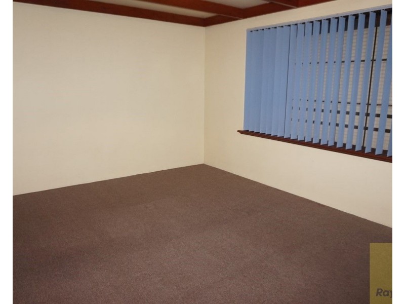 9 Seville Drive, Seville Grove WA 6112