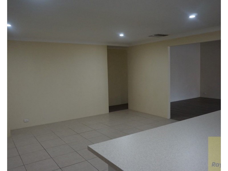 9 Seville Drive, Seville Grove WA 6112