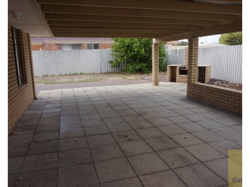 9 Seville Drive, Seville Grove WA 6112