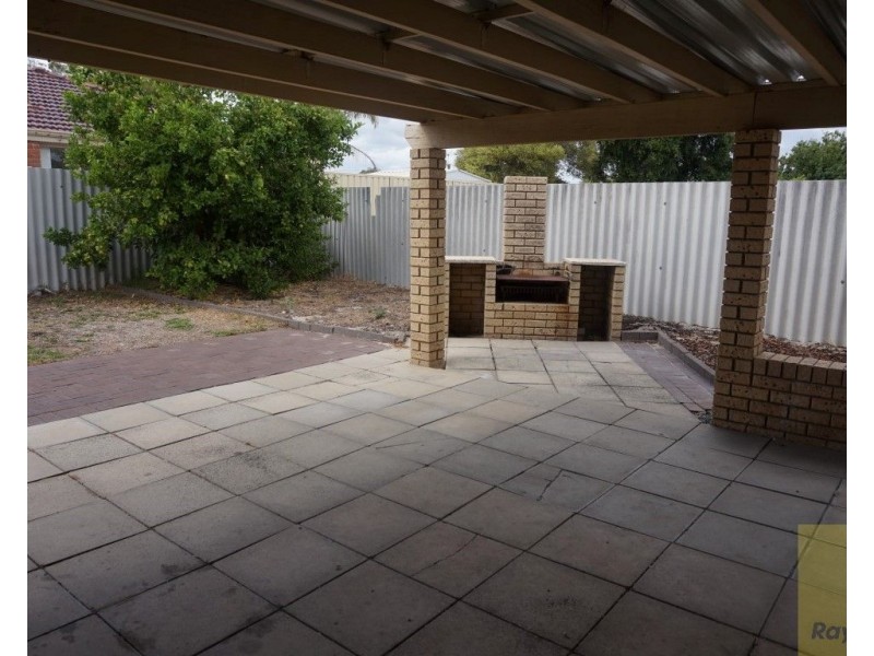 9 Seville Drive, Seville Grove WA 6112