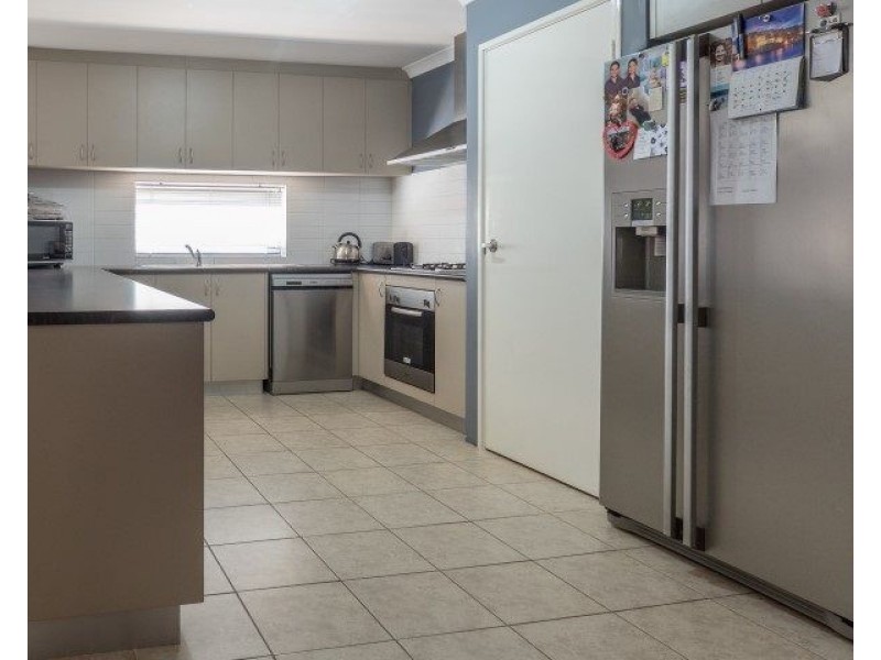 32 Munday Avenue, Brookdale WA 6112