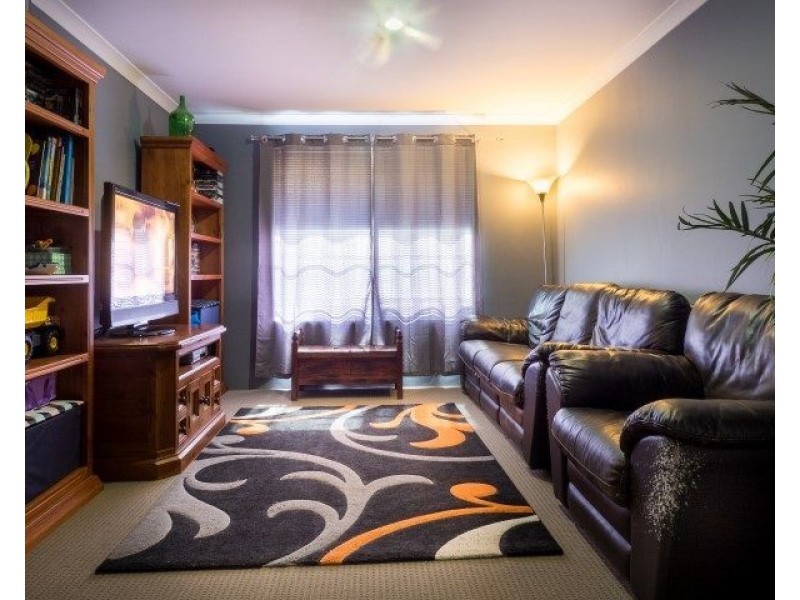 32 Munday Avenue, Brookdale WA 6112