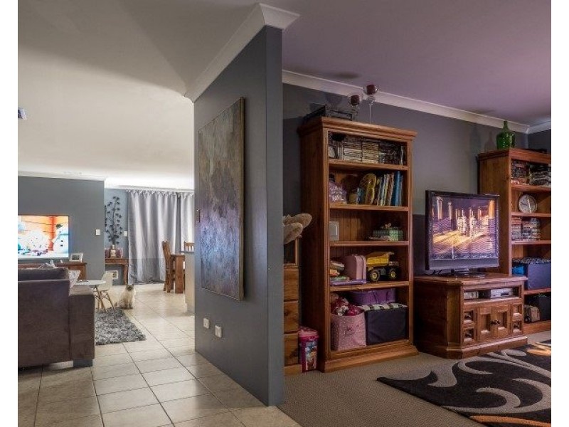 32 Munday Avenue, Brookdale WA 6112