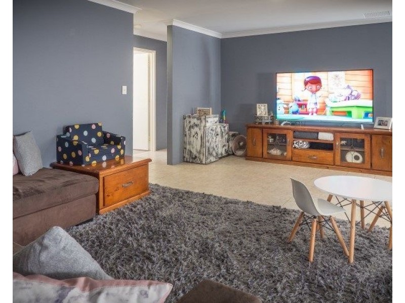 32 Munday Avenue, Brookdale WA 6112