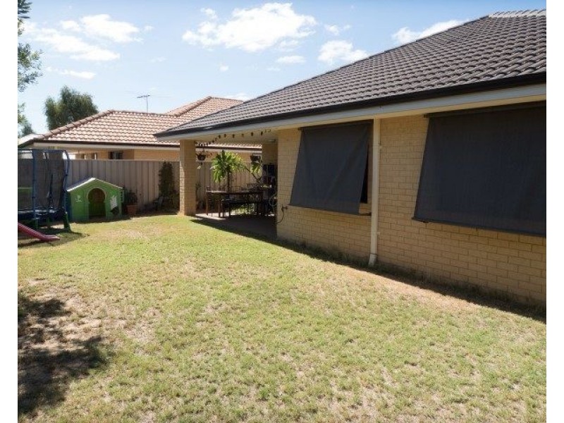 32 Munday Avenue, Brookdale WA 6112