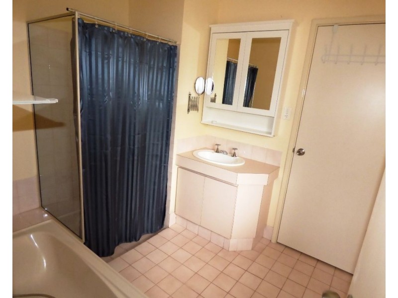 8/23 Quarram Way, Gosnells WA 6110