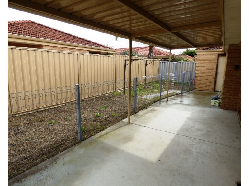 8/23 Quarram Way, Gosnells WA 6110