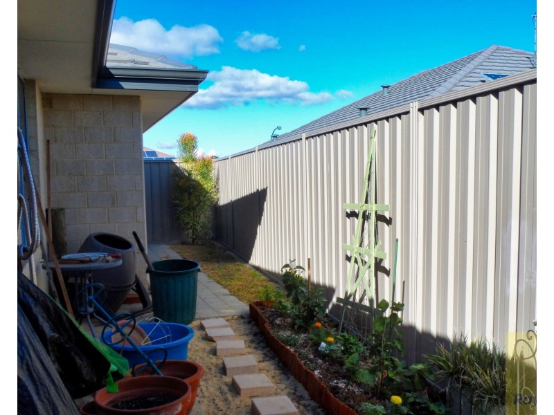 4 Podger Way, Brookdale WA 6112