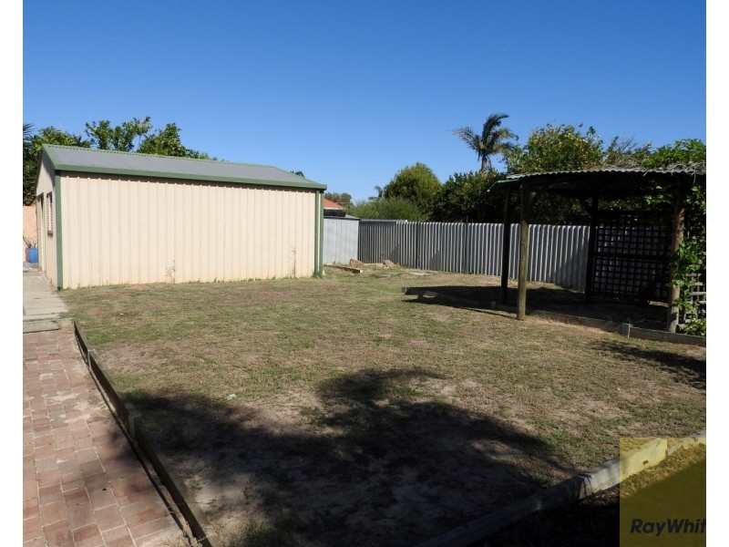 22 Seville Drive, Seville Grove WA 6112