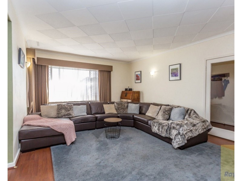 3212 Albany Highway, Mount Nasura WA 6112
