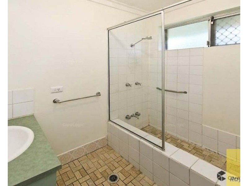 27D Robin Hood Avenue, Armadale WA 6112