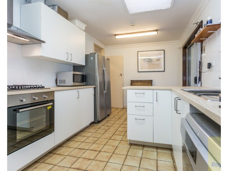 6 Kari Court, Camillo WA 6111