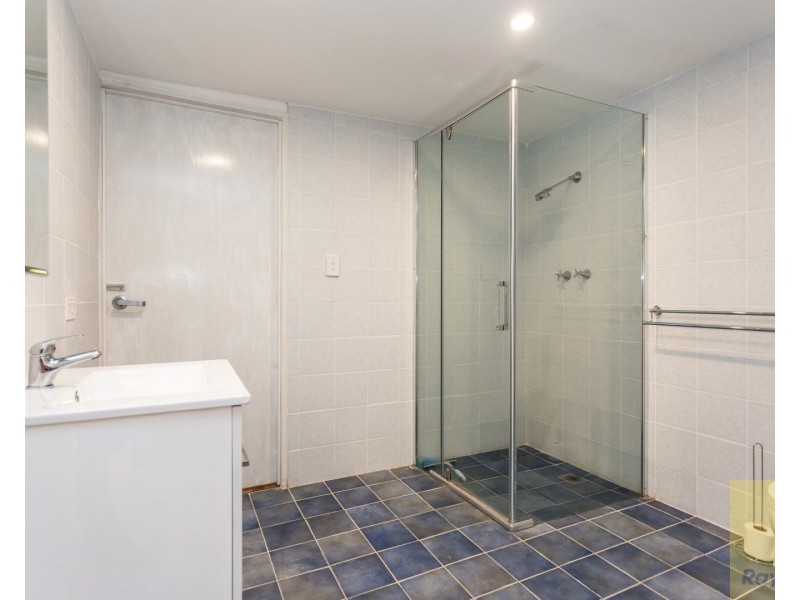 6 Kari Court, Camillo WA 6111